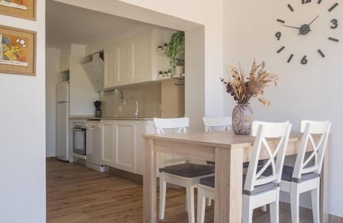 L'Escala Apartment | Ref. FIGUERES: Renovated apartment ideal for couples, next to the beach!