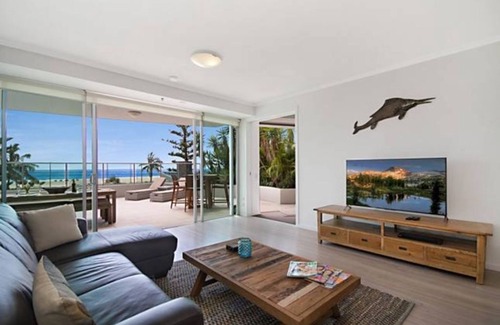 Coolangatta Apartment | Reflections 202- Ocean views