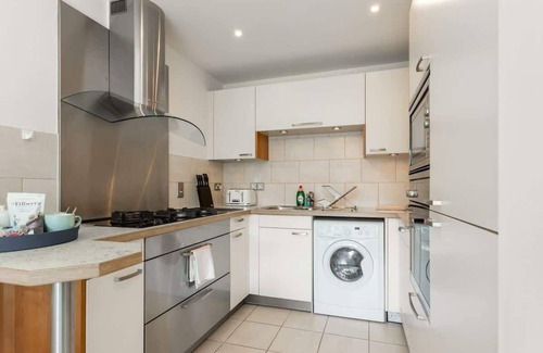 Poole Apartment | Reflections - Balcony Views of Poole Harbour