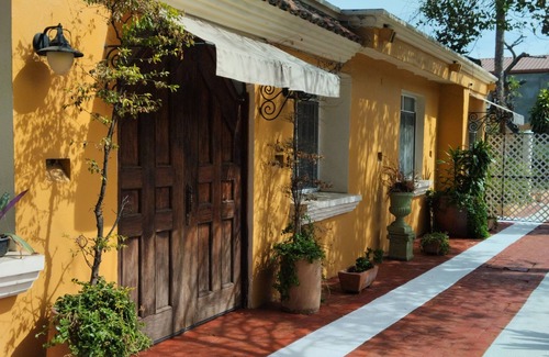 Ruta Independencia House | REFORMA HOUSE, TWO BEDROOMS, in the heart of Oaxaca, Mexico.