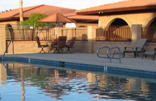 Buckeye House | Refreshing Buckeye Resort!