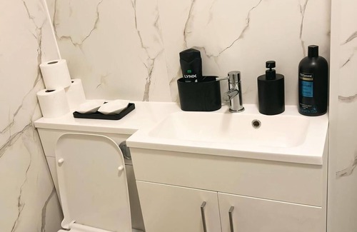 Falkirk Apartment | Refreshing Modern Apartment in Falkirk