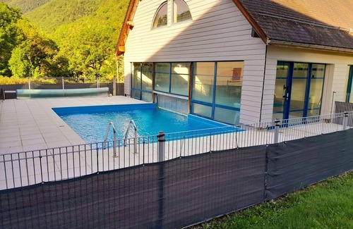 Arreau Apartment | Refuge Cosi: apartment in a residence at the foot of the mountains overlooking the river