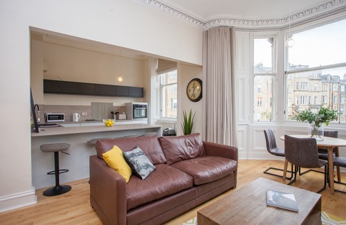 Kelvinbridge Apartment | Refurbished Period Property in Glasgow Park
