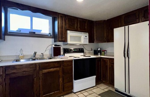 Baker City Apartment | Regal Retreat, Tesla 7KW Charger Free! Anthony Lakes Partner!