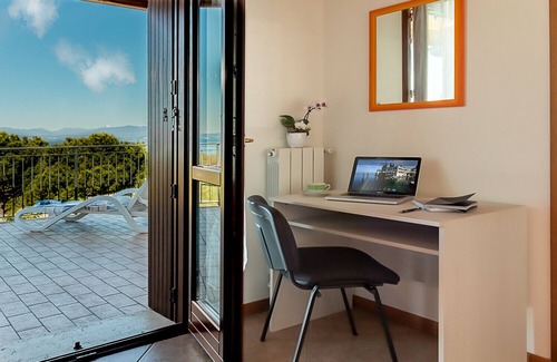Pacengo Apartment | Regarda - apartment "Eden 3", big terrace with lake view, wifi
