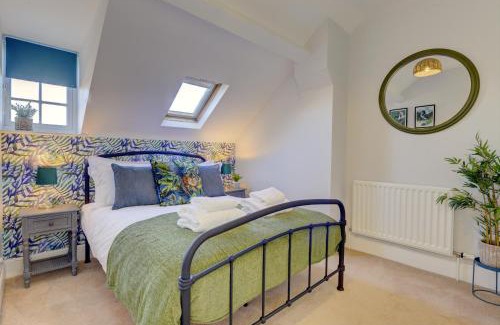 Leamington Spa Apartment | Regency Nest by Spa Town Property - Stylish 3 Bedroom Apartment on 2 Floors, Central Leamington Spa