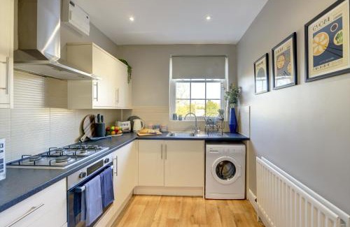 Leamington Spa Apartment | Regency Nest by Spa Town Property - Stylish 3 Bedroom Apartment on 2 Floors, Central Leamington Spa