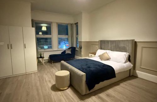 Finchley Church End House | Regents park Road