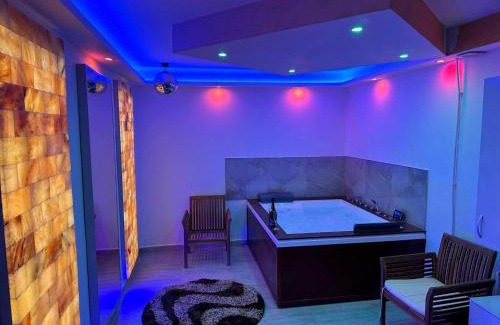 Sibiu Apartment | Regim Hotel Hanea jacuzzi in camera,piscina exterioara si sauna comuna
