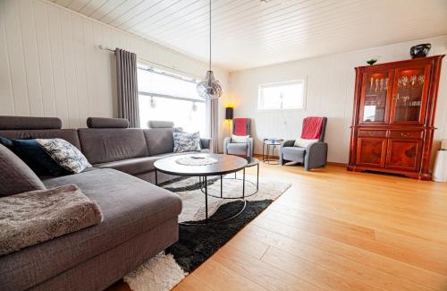 Reine House | Reine Mountain View Retreat