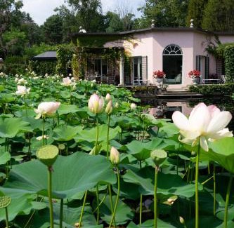 Revislate Villa | Relais La Foleia - Luxury Villa with private lake