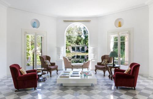 Revislate Villa | Relais La Foleia - Luxury Villa with private lake