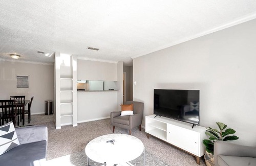 Midland House | Relating 1 BR Suite and Fitness Center