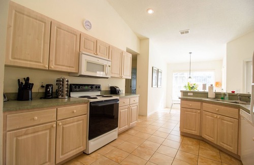 Hernando House | Relax and Enjoy the Sunny Florida in Villa Valk by RedAwning