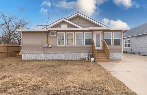 Sherman House | Relax and peaceful 4 BD house with fireplace