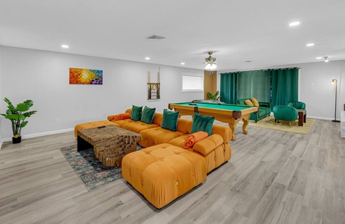 Las Vegas House | Relax and Recharge 15 minutes from the Las vegas Strip in a horse ranch house