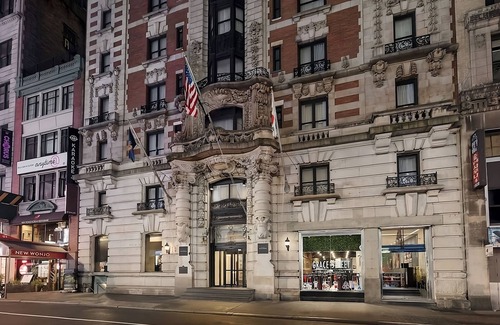 Koreatown Hotel | Relax and Recharge! 2 Convenient Units, Pets Allowed, Close to Top of the Rock!