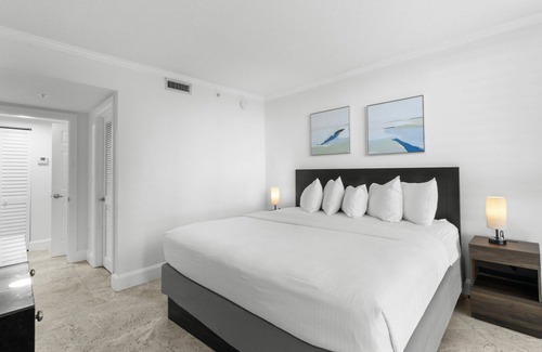 Coconut Grove Hotel | Relax and Recharge! Heated Pool, Kitchen, Close to Vizcaya Museum and Gardens