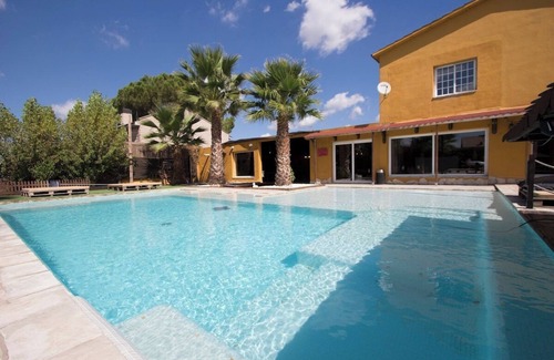 Rubi Villa | Relax and Recharge - only 34km from Barcelona!