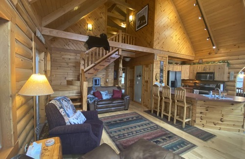 Farwell Cabin | Relax and Unplug at this peaceful log home.