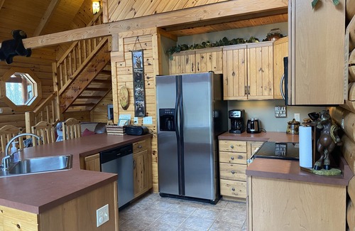 Farwell Cabin | Relax and Unplug at this peaceful log home.