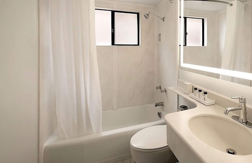 Village of La Jolla Hotel | Relax and Unwind! 3 Relaxing Unit Awaits! Near Beach, Pool Access and Parking!