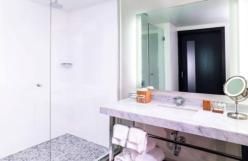 West Plaza Hotel | Relax and Unwind! 3 Convenient Units, Pool, Pets Allowed, Near Union Station!