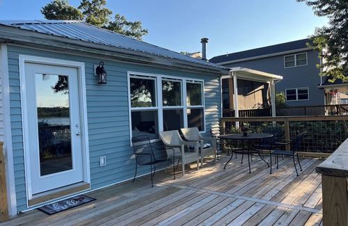 Elkhart Cabin | Relax and unwind at the Cozy Cabin on Heaton Lake.