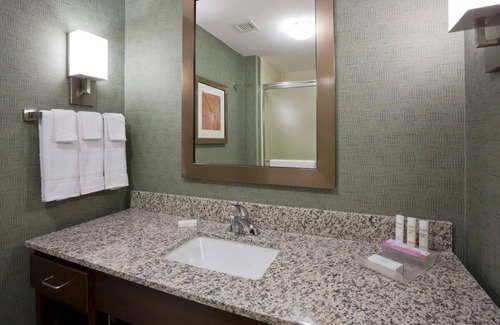 Kutzky Park Hotel | Relax and Unwind! Fully Equipped Kitchen, Indoor Pool, Free Breakfast!