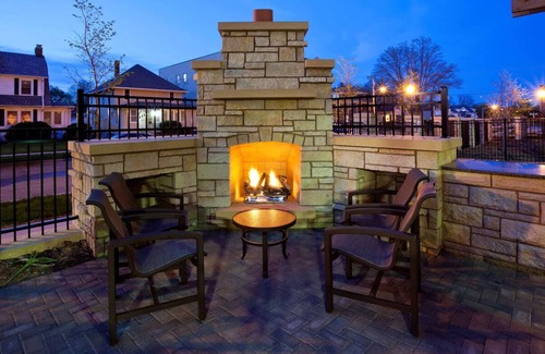 Kutzky Park Hotel | Relax and Unwind! Fully Equipped Kitchen, Indoor Pool, Free Breakfast!