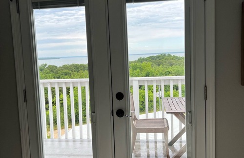 Kingston House | Relax and Unwind in a Home overlooking Lake Texoma