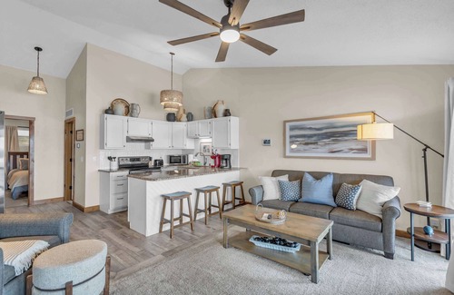 Osage Beach Condo | Relax and Unwind King Bed Condo+ Lake Views+ Pool