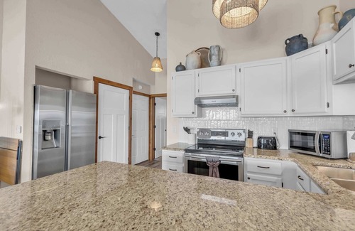 Osage Beach Condo | Relax and Unwind King Bed Condo+ Lake Views+ Pool