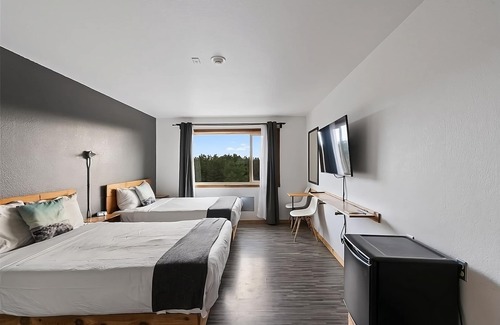 Long Beach Hotel | Relax and Unwind! Pet-friendly, Indoor Pool, Sauna, Free Parking!
