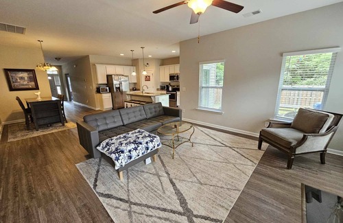 West Columbia House | Relax and Unwind in this Fully Furnished 3-Bedroom Gem in West Columbia