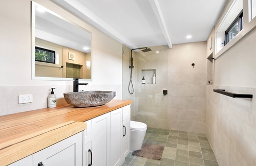 Goughs Bay House | Relax at Goughs Bay - Beautiful Lake Views