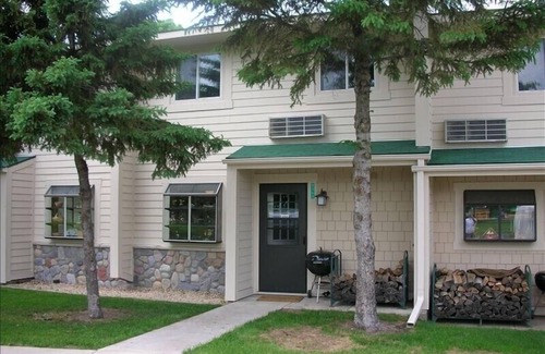 Onamia Villa | Relax at Izatys on Lake Mille Lacs in Spacious 3 BR Villa