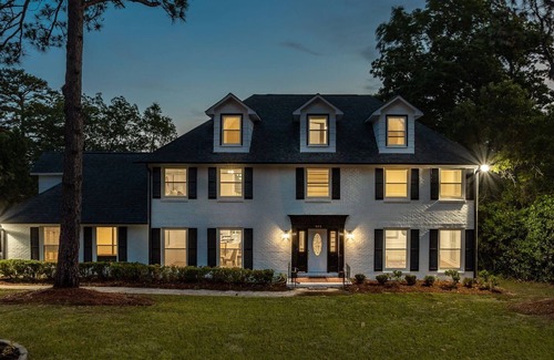 Huntcliff House | Relax at The McMansion On The Lake | Fort Jackson and USC
