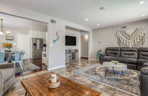 Clairemont Mesa House | Relax at this Family Home w/Solar heated Pool & Game Room. Close to everything!
