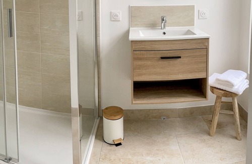 Saint-Quentin Apartment | Relax Balneo B&B Dinner board