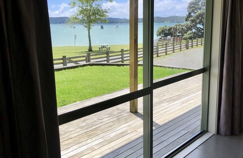 Oakura House | Relax Beachside with your Family and Friends