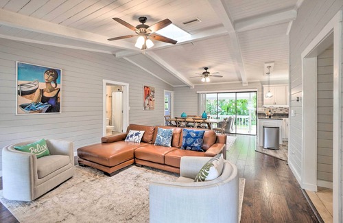 Tarpon Springs House | Relax by the bay! Cozy Beach House w/Private Pool Oasis < 2Mi to the Beach!