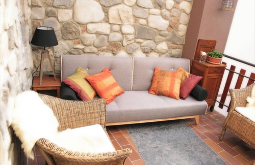 Faedis Apartment | Relax by the pool, pamper yourself in the wellness, sip a good local wine