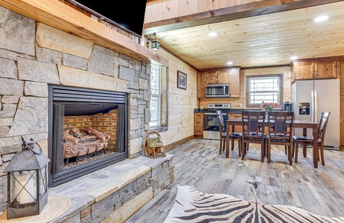 Forest City House | Relax Fireside! Cabin 12 Mi to TIEC Winterfest