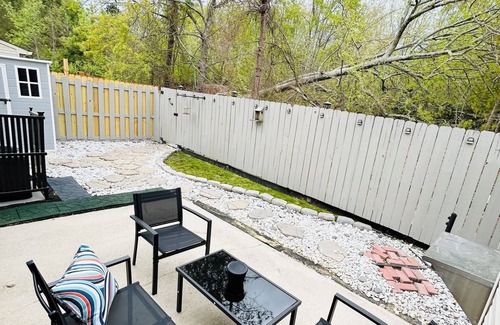 Martinez House | Relax in modern style and comfort in Augusta!