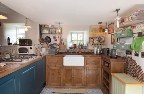 Tyn-y-Groes Cottage | Relax in nature at this unique Snowdonia home