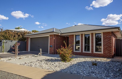 Red Cliffs House | Relax in Red Cliffs