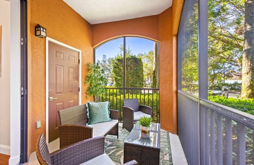 Sarasota Apartment | Relax in Style: 2-Bedroom Apartment with Calm Atmosphere