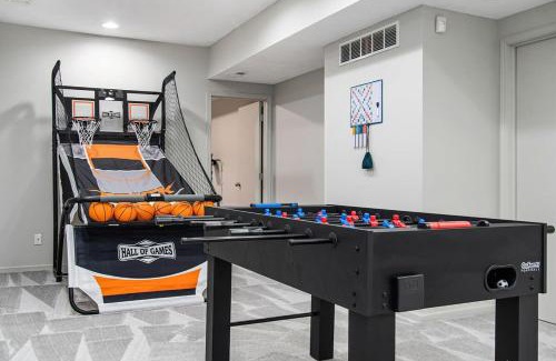 Jefferson House | Relax in Style 5BR Home Hot Tub & Games